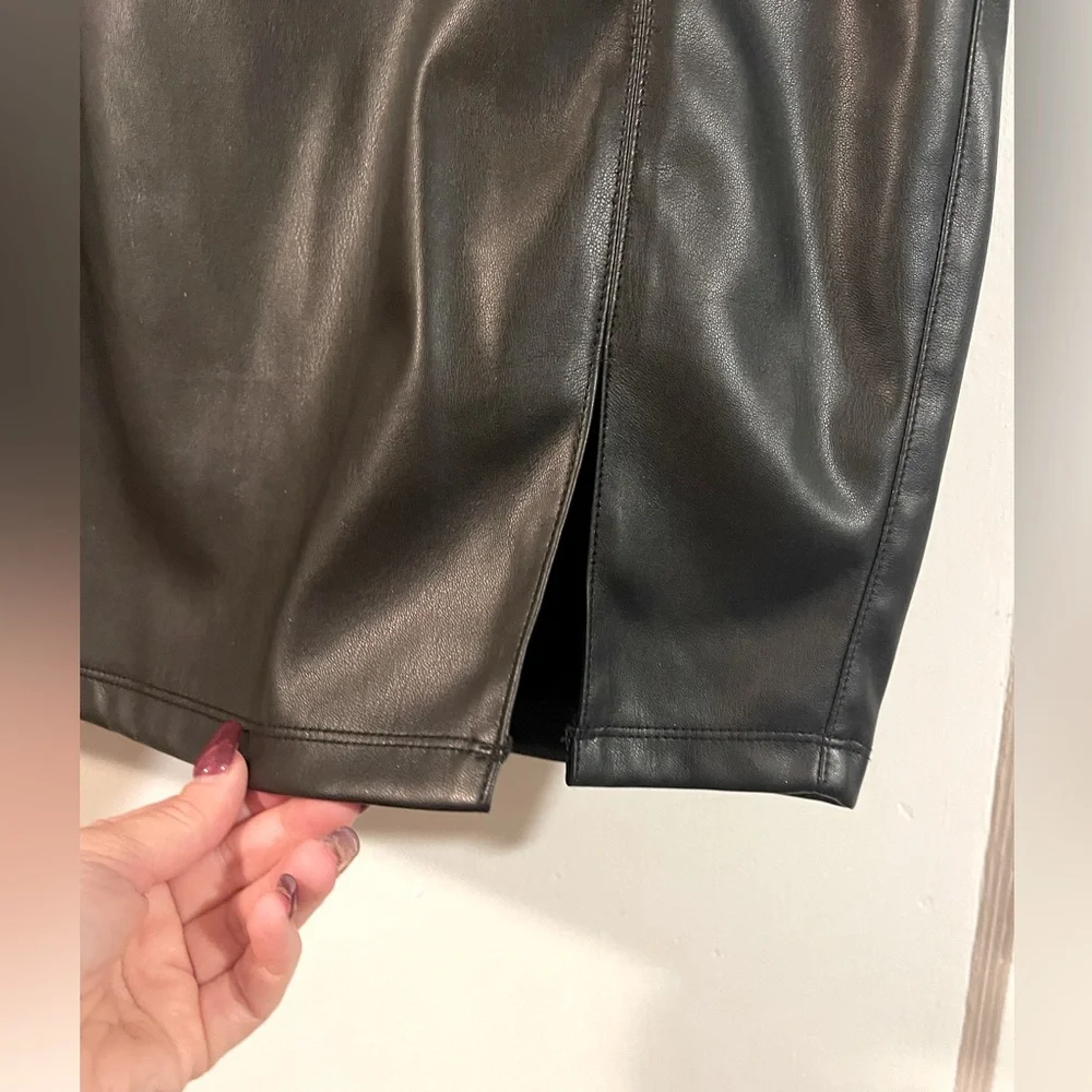 NWOT Liverpool Sukhy Leather Pencil Skirt w/ Slit, size 2P - Picture 5 of 7